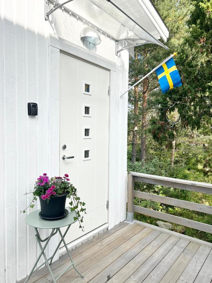 Lilla Huset Bed & Breakfast - Countryside Guesthouse, Free Parking Örebro Exterior foto