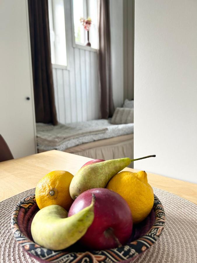 Lilla Huset Bed & Breakfast - Countryside Guesthouse, Free Parking Örebro Exterior foto