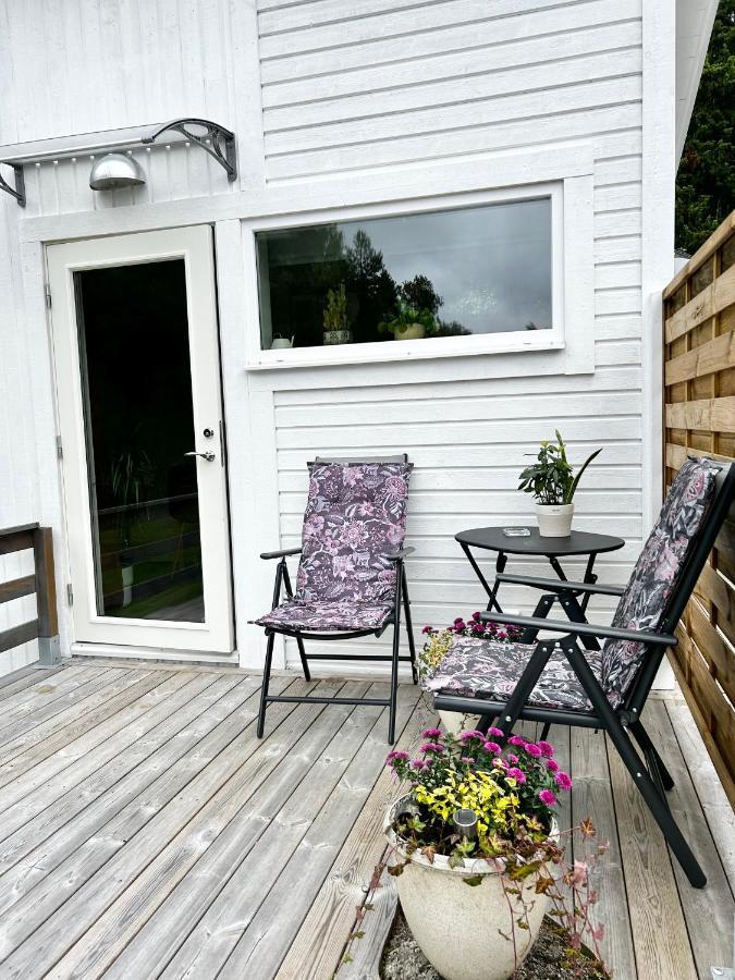 Lilla Huset Bed & Breakfast - Countryside Guesthouse, Free Parking Örebro Exterior foto