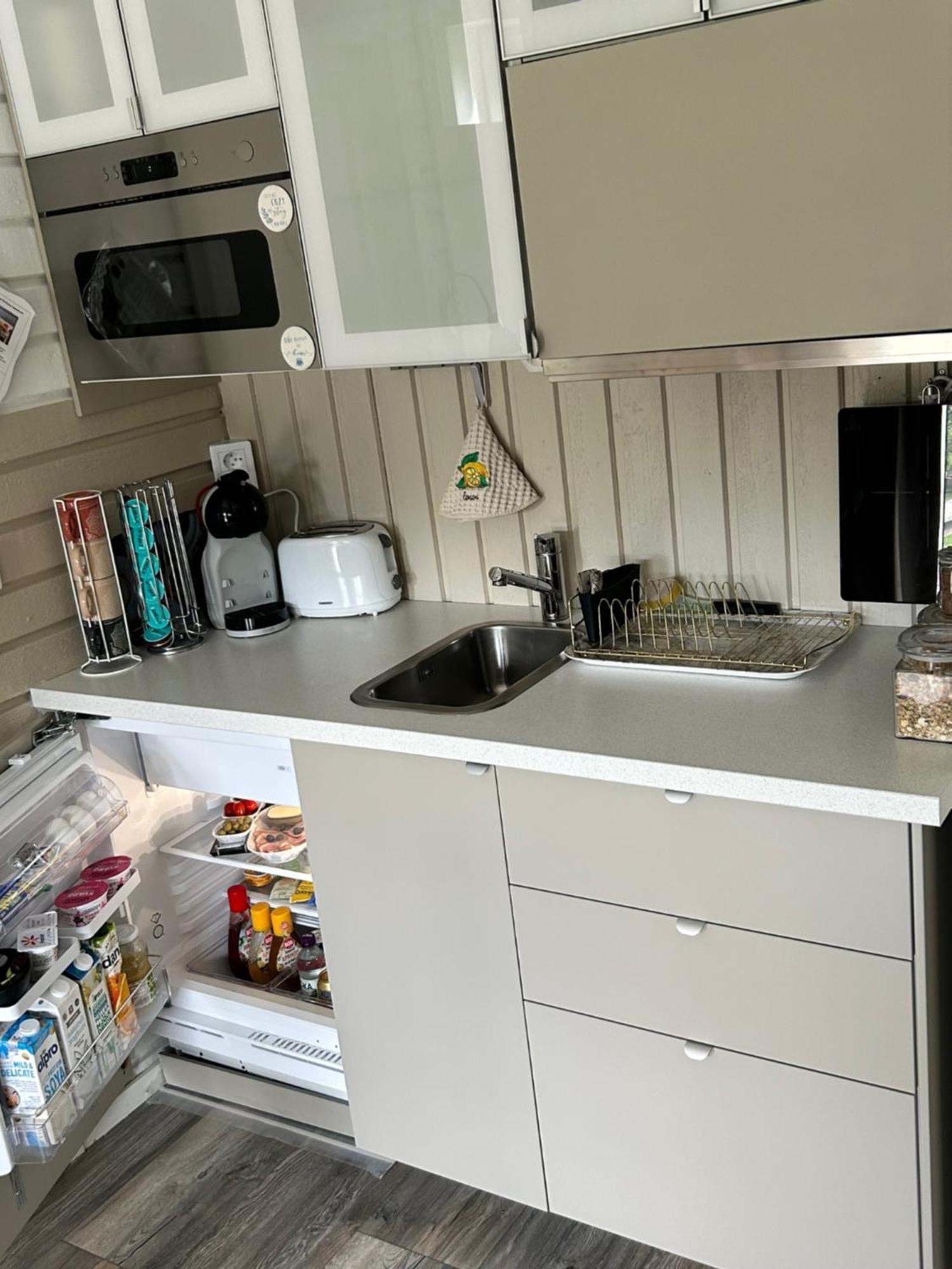 Lilla Huset Bed & Breakfast - Countryside Guesthouse, Free Parking Örebro Exterior foto