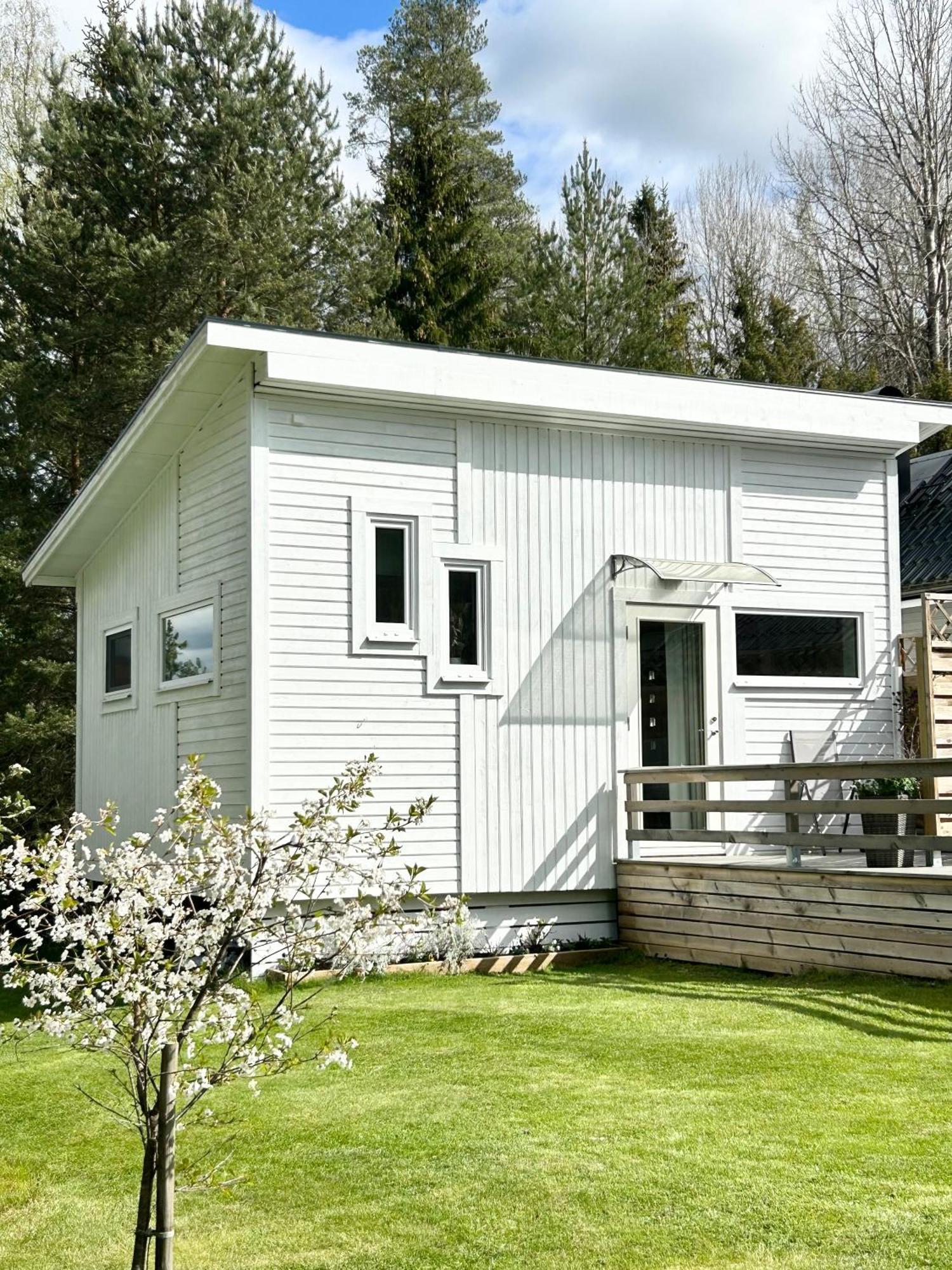 Lilla Huset Bed & Breakfast - Countryside Guesthouse, Free Parking Örebro Exterior foto